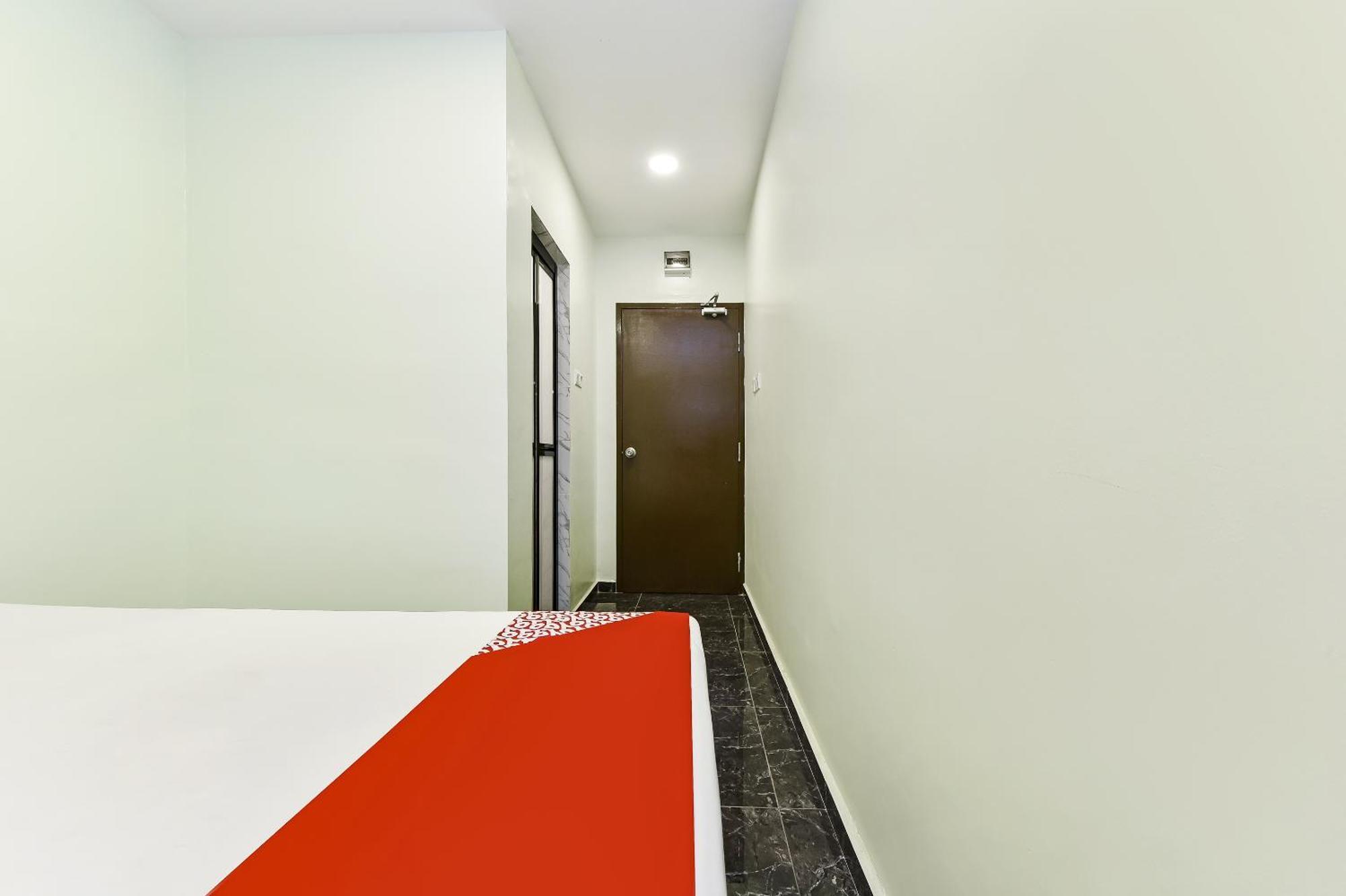 Oyo 90445 Th Hotel Bahau Exteriér fotografie
