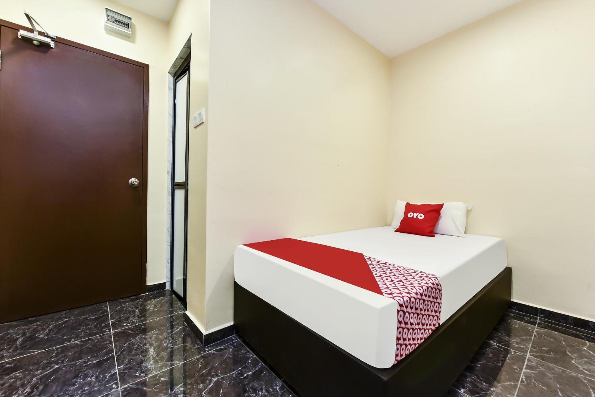 Oyo 90445 Th Hotel Bahau Exteriér fotografie