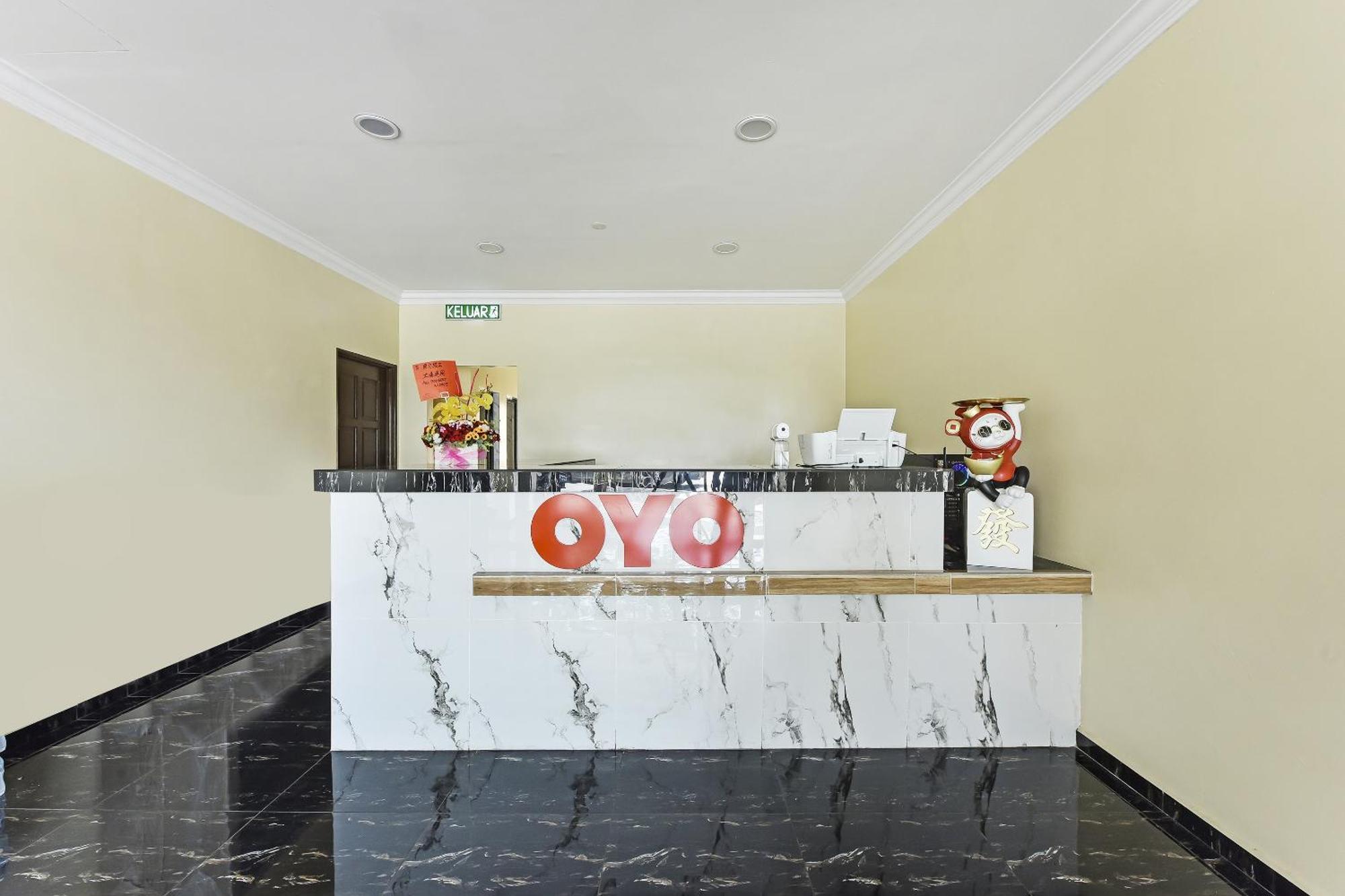 Oyo 90445 Th Hotel Bahau Exteriér fotografie